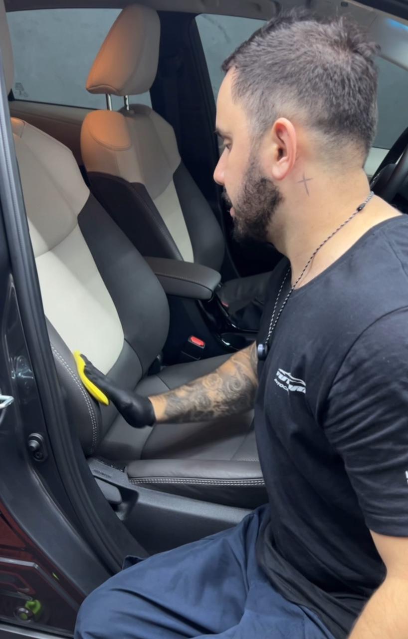 Hidratação de Couro. conforto, beleza e proteção para o interior do seu carro